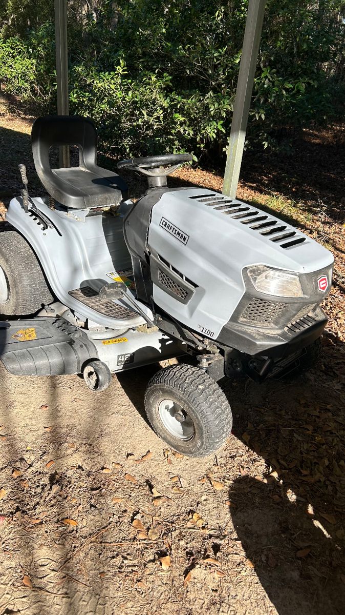 Craftsman Riding Mower T1100 It is running 