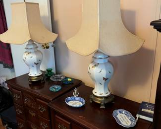 1950's Pair of Chinese Porcelain Temple Jar Lamp with butterflies on a brass base