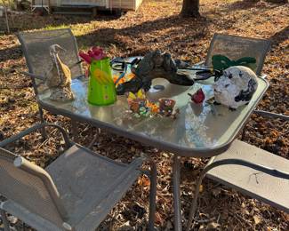 Aluminum Patio set lots of yard decor