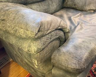 	#4	Barclays Leather - Oversized Chair and a half w/ottoman (on wheels). - hunter/pine green. 52" long	 $ 50.00 																											