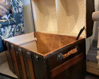 	#9	Antique Vintage Camelback Steamer Trunk - 32Lx19Wx24H	 $ 100.00 																											