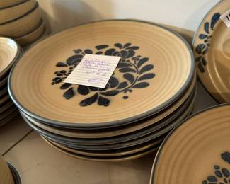 	#142	Vintage Pfaltzgraff Folk Art - set of 6 Dinner plates	$22.00																											