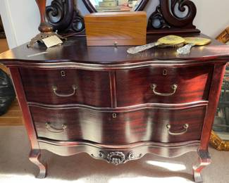 	#31	Antique Vanity Style Dresser - 3 drawer - 36x21x26 (mirror 36x48)	 $ 125.00 																											
