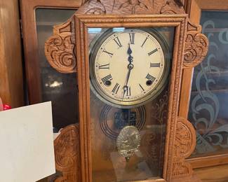 	#125	"Gingerbread" Working antique mantle clock w/key chime by Waterbury Clock Co	$75.00																											