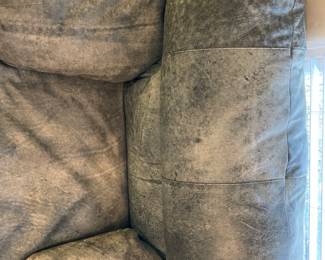 	#4	Barclays Leather - Oversized Chair and a half w/ottoman (on wheels). - hunter/pine green. 52" long	 $ 50.00 																											