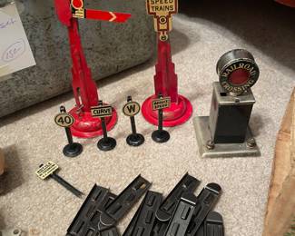 	#149	Vintage/antique lionel Preware 1940 Train Set - Black Electric w/original Manual 	$300.00																											