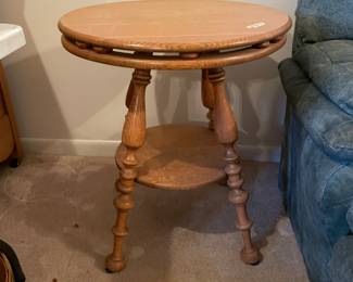 	#10	Oak Side Table/Parlor Table - 24"Round x 28"	 $ 100.00 																											