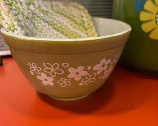 Pyrex Spring Blossom 1.5 Pint Mixing Bowl