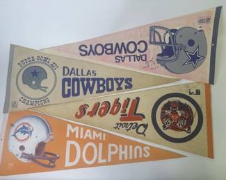 VINTAGE FOOTBALL PENNANT