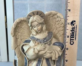 Sarahs Angels  Mary Guardian Angel Musical Figurine