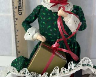 Byers Choice  Mrs. Santa