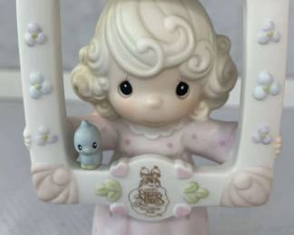 Precious Moments Youre as Pretty as a Picture 1996 Membership Piece