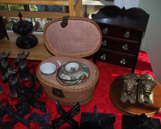 Chinese baskets with Teapots