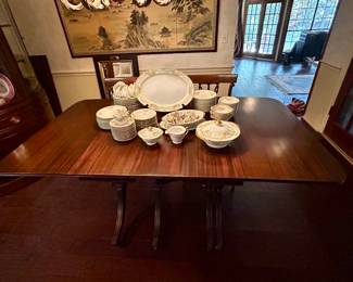 Picture family gatherings around this antique table with extra leafs