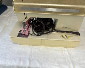 Vintage. Singer Futura sewing machine. Tested
