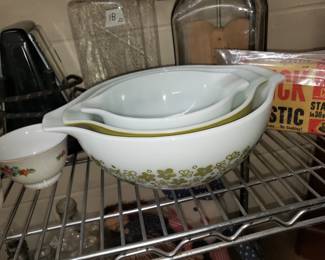 Pyrex Bowl Set
