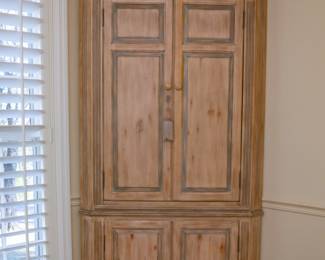 Corner Cabinet Hutch