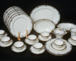 Vintage Theodore Haviland New York Made In America Troy Pattern Pink Roses Gold Trim Dish set