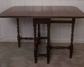 Antique Drop Leaf Table 47 1/2” x 35 3/4” x 28 3/4. (Only 11 1/4” wide with leafs down )