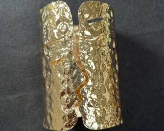 Lot # : 475v - Abstract face cuff bracelet
