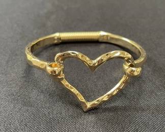 Lot # : 419v - Gold-tone heart bracelet
