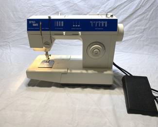 Lot # : 319f - Singer Style Mate SM-14C sewing machine with case, working condition (f) 1618
