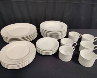 Lot # : 350 - Studio Nova fine china 30 piece dinnerware
