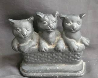 Lot # : 67 - Cast iron cats doorstop

