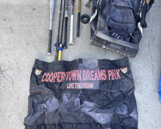 Lot # : 454z - Group of baseball bats with bag
