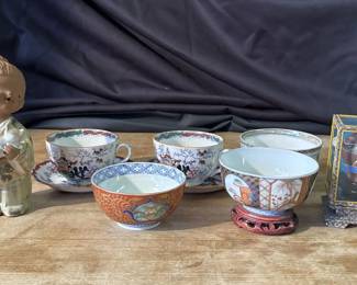 Lot # : 335z - Group of vintage Asian ceramic items
