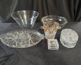 Lot # : 338 - Group of glass bowls etc.
