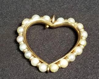 Lot # : 417 - 10k gold pearl heart pendant
