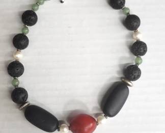 Lot # : 456 - Beaded necklace with jadeite and pearls

