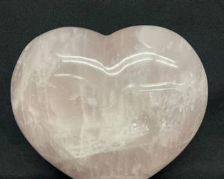 Lot # : 494v - Rose quartz heart specimen
