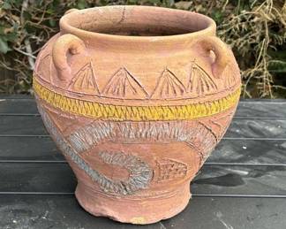Lot # : 300z - Vintage handmade terracotta planter
