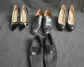 Lot # : 408 - Box of women's and men's shoes , men's sz 11,
