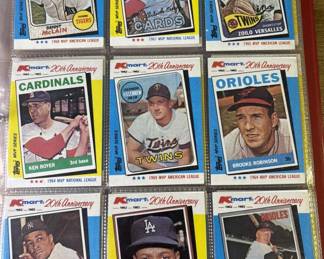 Lot # : 253z - Group of sports cards in binder

