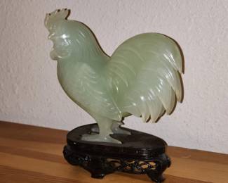 Lot # : 450d - Hand carved Chinese jade rooster on wood base
