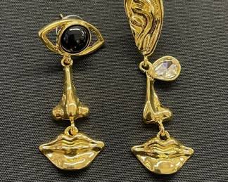 Lot # : 453v - Abstract face earrings
