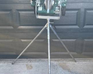 Lot # : 465z - Atec Rookie pitching machine
