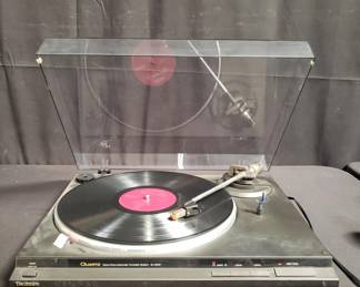 Lot # : 78 - Technics quartz turntable system SL-QD33
