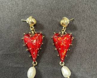 Lot # : 444v - Red heart earrings
