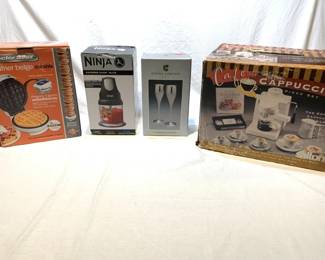 Lot # : 361f - Cafe Cappuccino bar set, waffle maker, blender,
