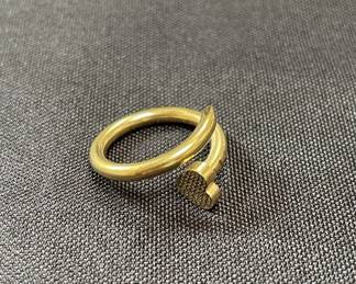 Lot # : 479v - Gold-tone nail ring
