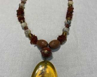 Lot # : 303f - Vintage necklace with large amber resin pendant
