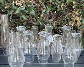 Lot # : 314z - 13 vintage glass kerosene lamp hurricane
