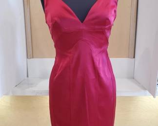 Lot # : 302s - David Meister cocktail dress, bridal satin with lining. Size 6 
