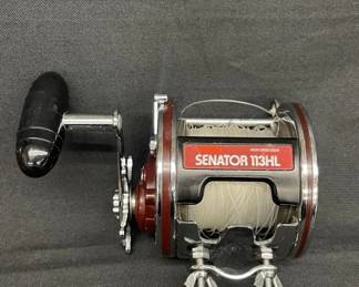 Lot # : 422v - Vintage Penn Senator 113HL fishing reel
