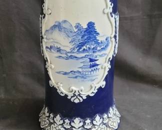 Lot # : 92 - Antique porcelain umbrella stand
