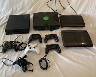 Lot # : 391f - Video game consoles, controllers, XBOX, PSP3,
